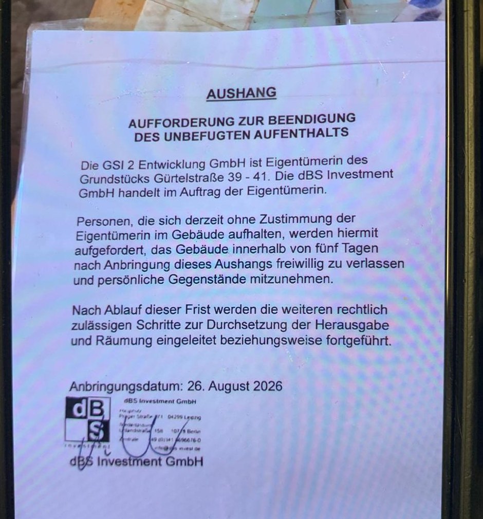 Aushang der dBS Investment GmbH mit der Aufforderung, das Gebäude binnen fünf Tagen zu verlassen, datiert 26. August 2026.
